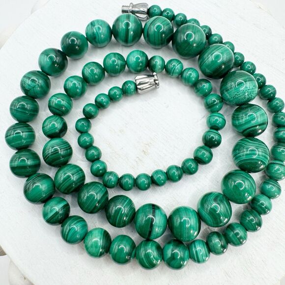 Graduated Green Malachite Round Beaded Necklace Barrel Clasp Boho Bohemian 17” - Picture 1 of 16